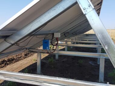 Structura panouri fotovoltaice la sol 2V irigatii 2 vertical 2 stalpi egali 4 1