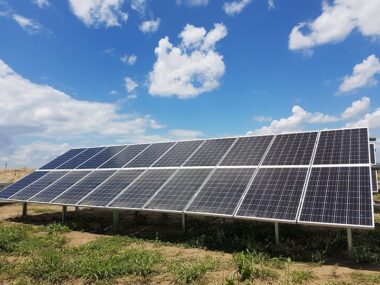 Structura panouri fotovoltaice la sol 2V irigatii 2 vertical 2 stalpi egali 5