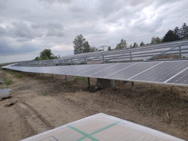 Structura panouri fotovoltaice la sol 3V 3 vertical 2 stalpi 12
